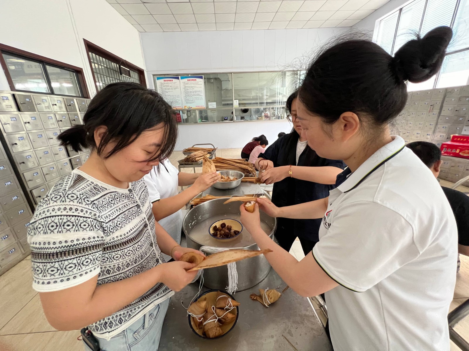 粽葉飄香迎端午 暖心聚力啟新程
